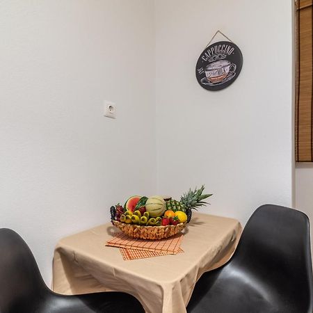 Modern Renovated Apt Next To The Beachfront Heraklion Exteriör bild