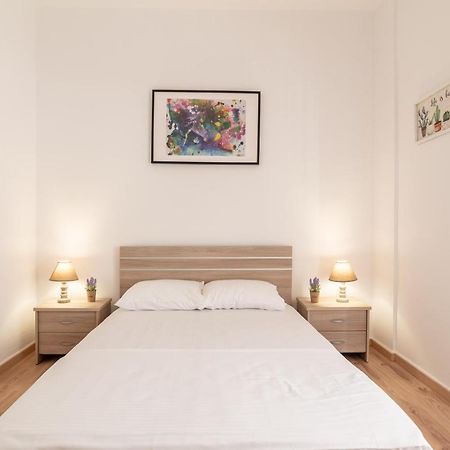 Modern Renovated Apt Next To The Beachfront Heraklion Exteriör bild