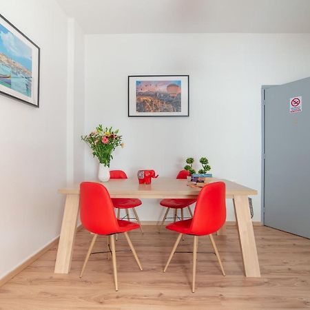 Modern Renovated Apt Next To The Beachfront Heraklion Exteriör bild