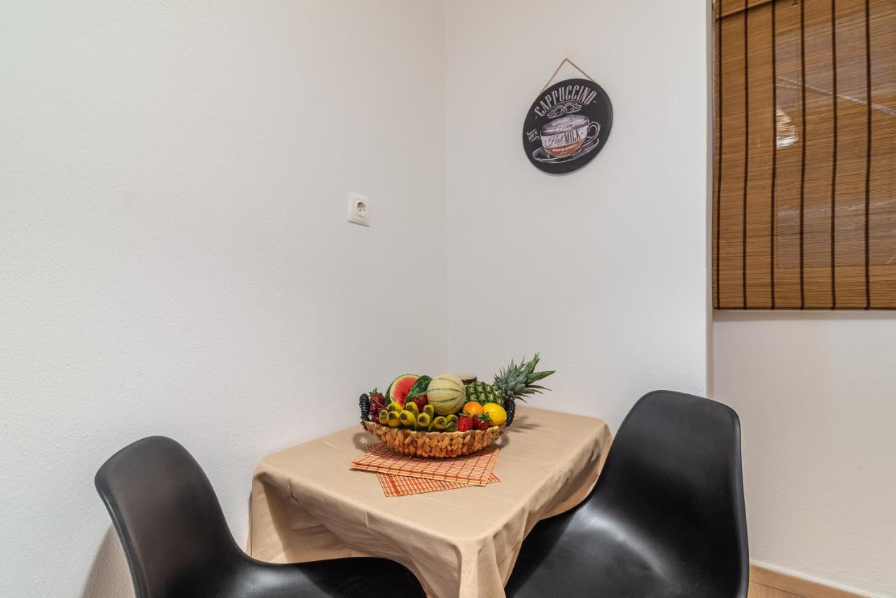 Modern Renovated Apt Next To The Beachfront Heraklion Exteriör bild