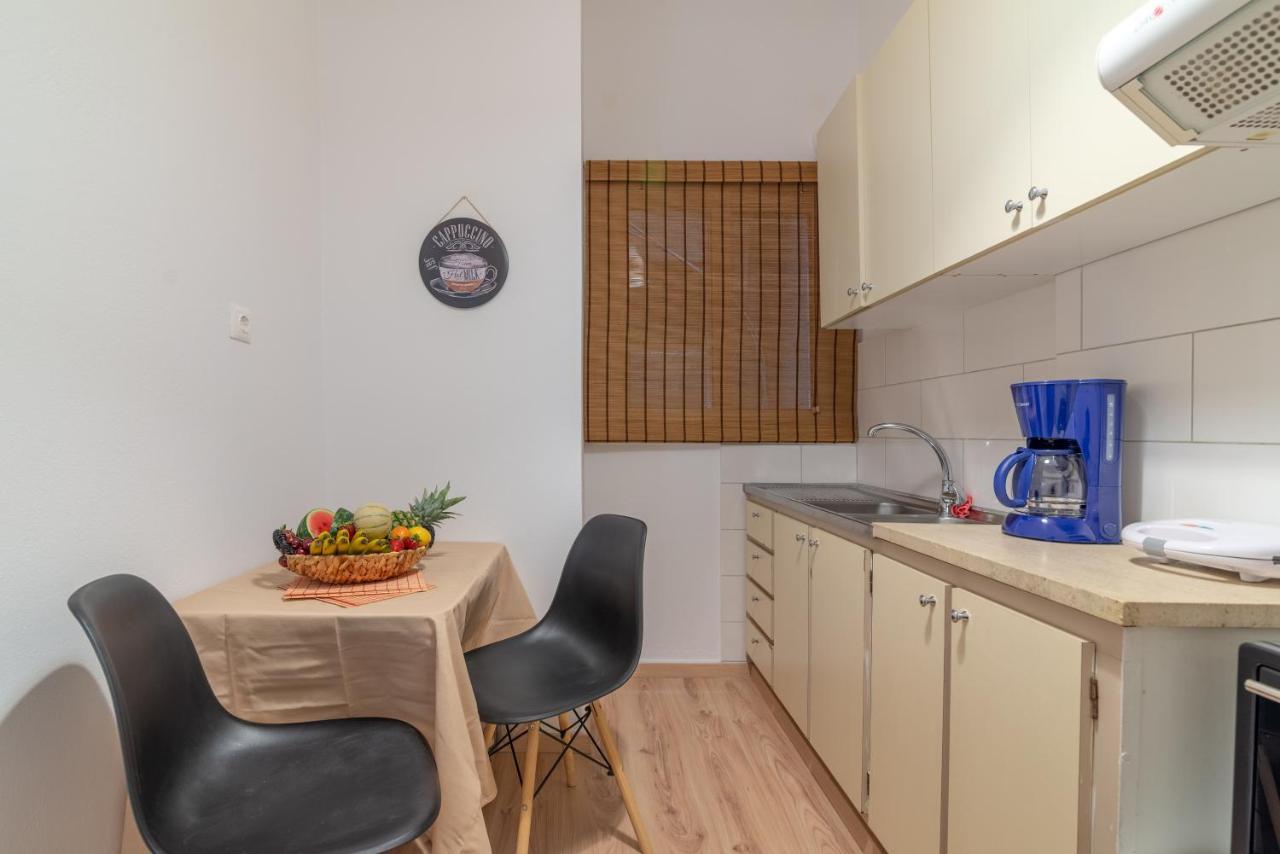 Modern Renovated Apt Next To The Beachfront Heraklion Exteriör bild
