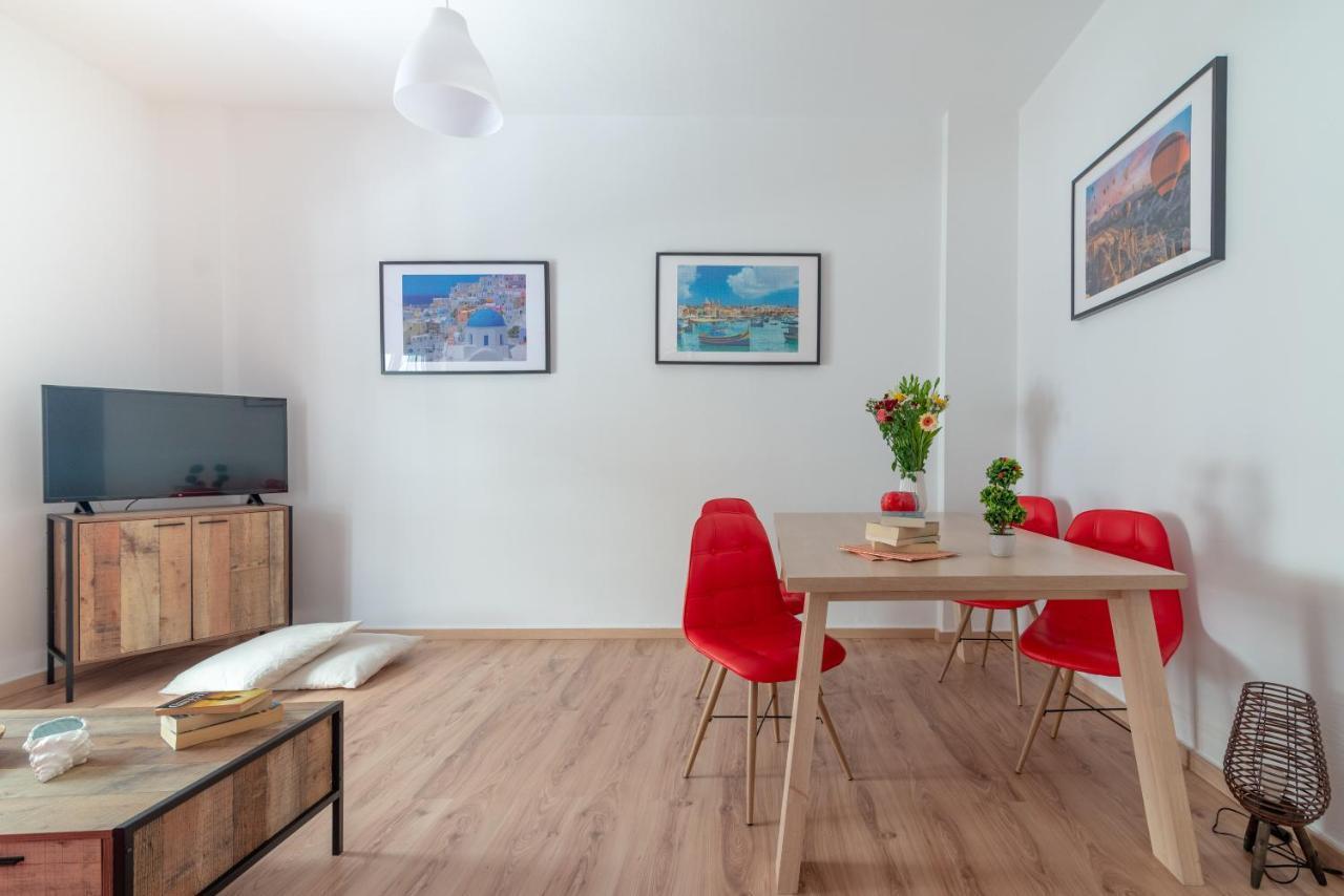 Modern Renovated Apt Next To The Beachfront Heraklion Exteriör bild