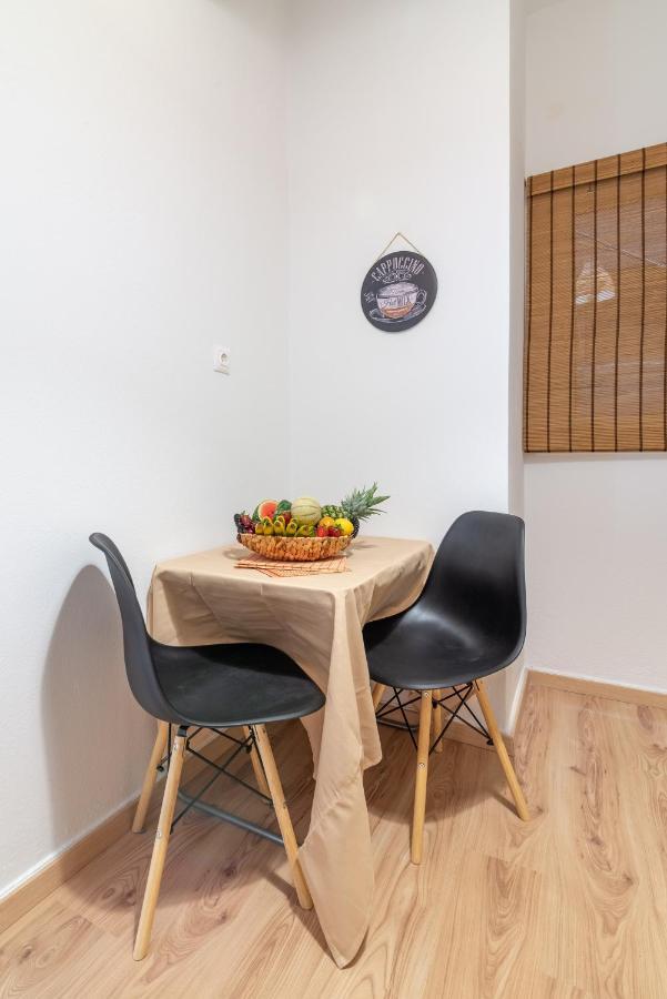 Modern Renovated Apt Next To The Beachfront Heraklion Exteriör bild