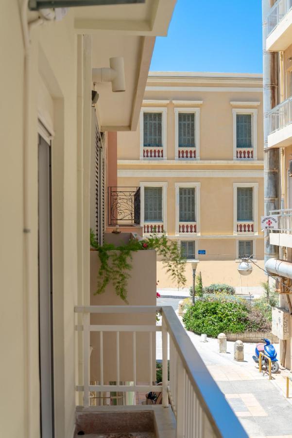 Modern Renovated Apt Next To The Beachfront Heraklion Exteriör bild