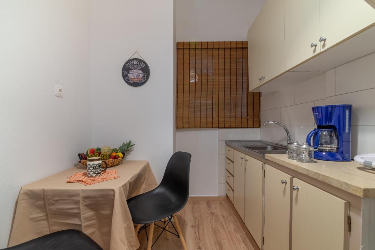 Modern Renovated Apt Next To The Beachfront Heraklion Exteriör bild
