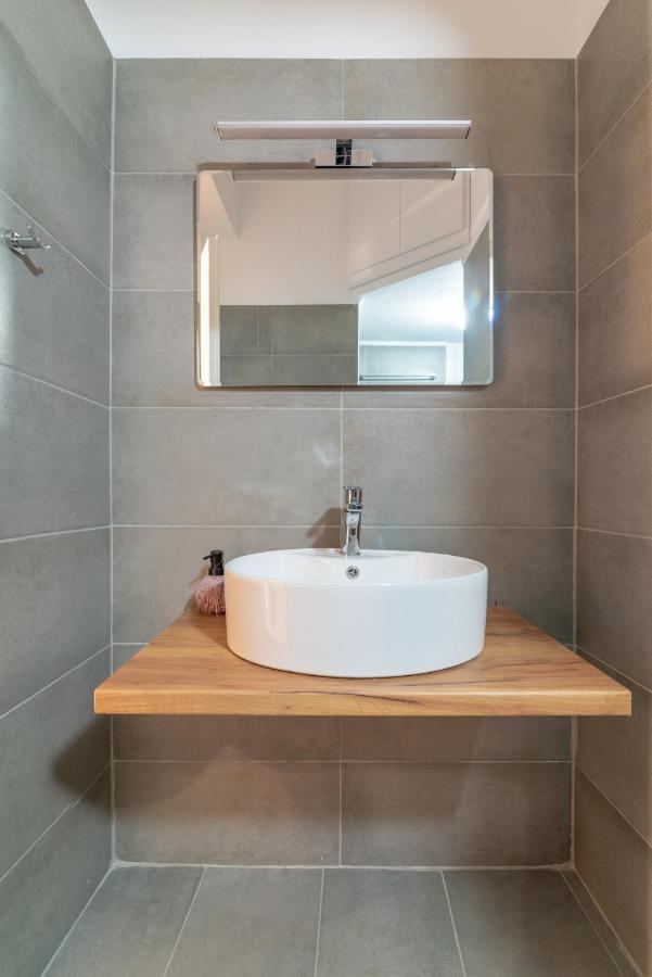 Modern Renovated Apt Next To The Beachfront Heraklion Exteriör bild