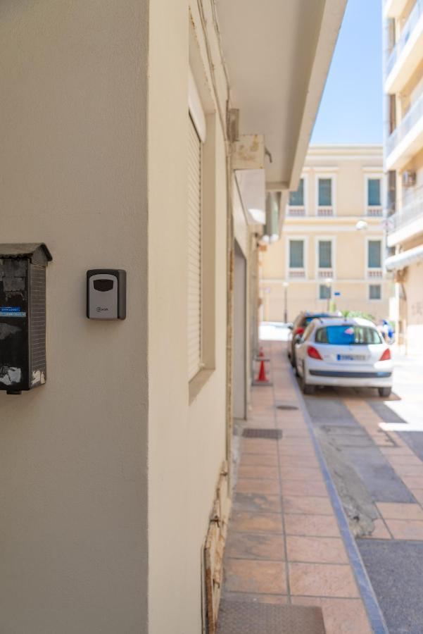 Modern Renovated Apt Next To The Beachfront Heraklion Exteriör bild